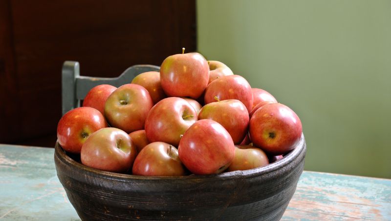 bowl of fresh apples
